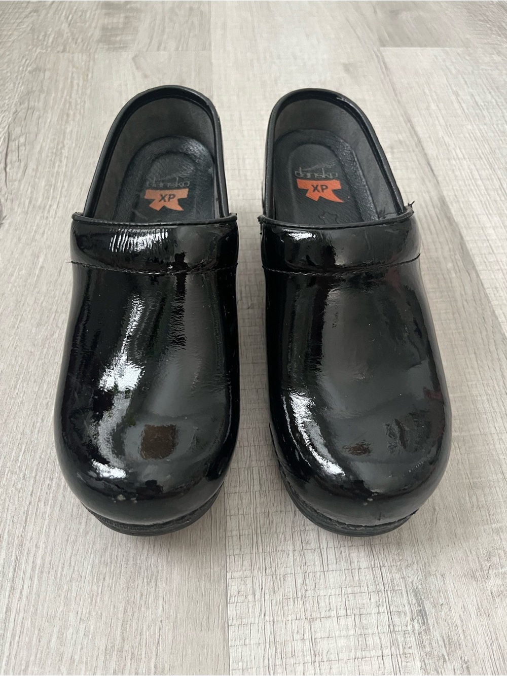 Dansko XP Black Patent Clogs Sz 37 | Light Scuffs | Clean Interior | Work Shoes